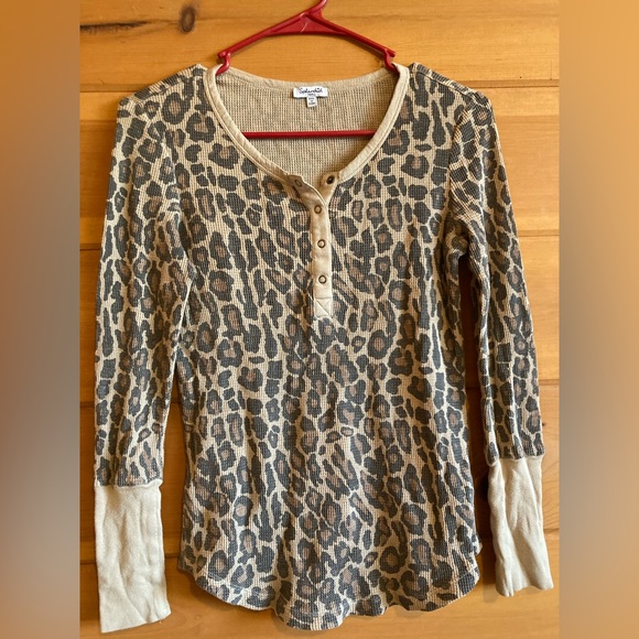 Splendid Leopard Thermal top • Size Small • EUC • cute! Sexy top 👏😍🐆 - Picture 4 of 11
